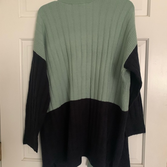 Cjbanks plus size, open style, thigh length cardigan - Picture 4 of 6